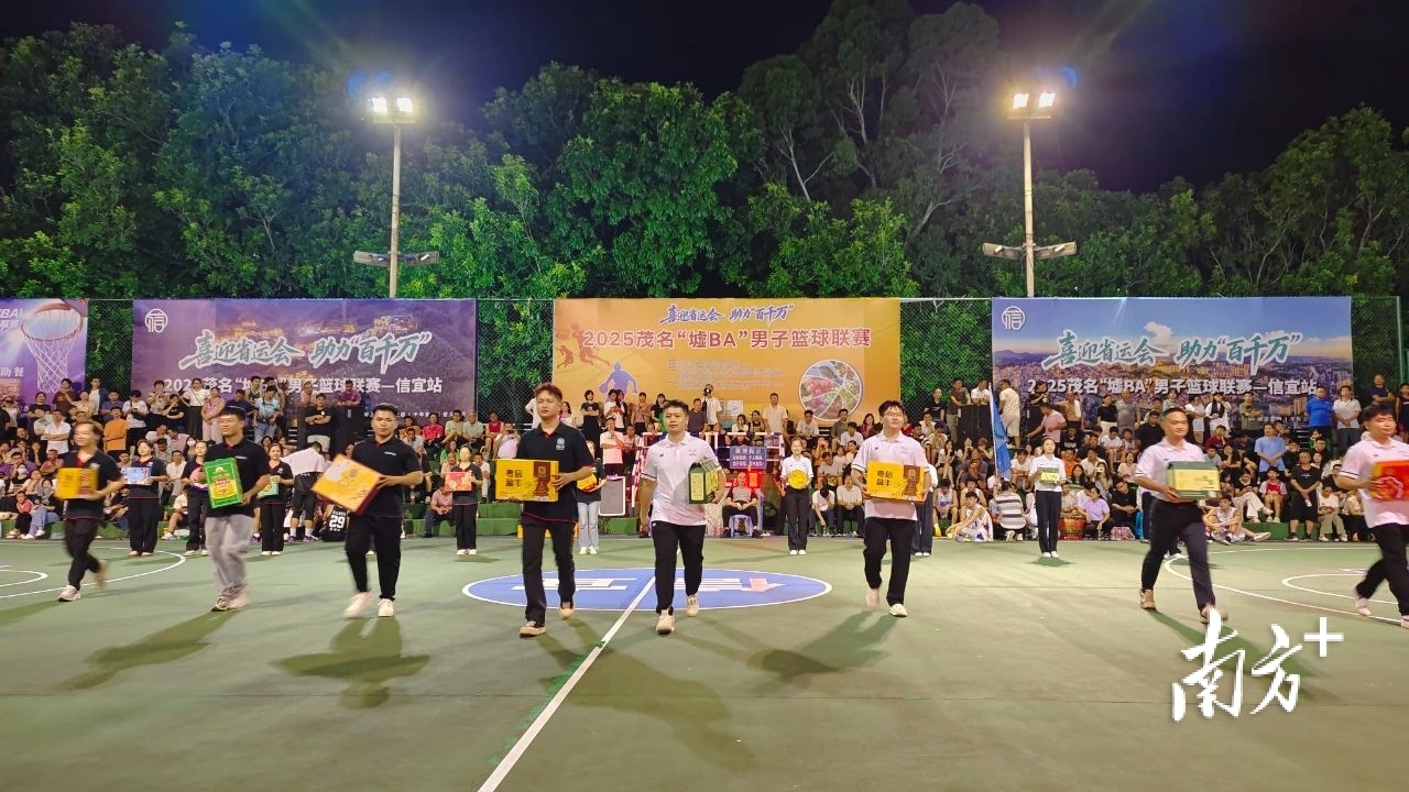 市民, 现场人头涌, 信宜市大成