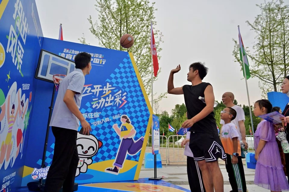 场迎来了两, 金瑶, 与文创精品