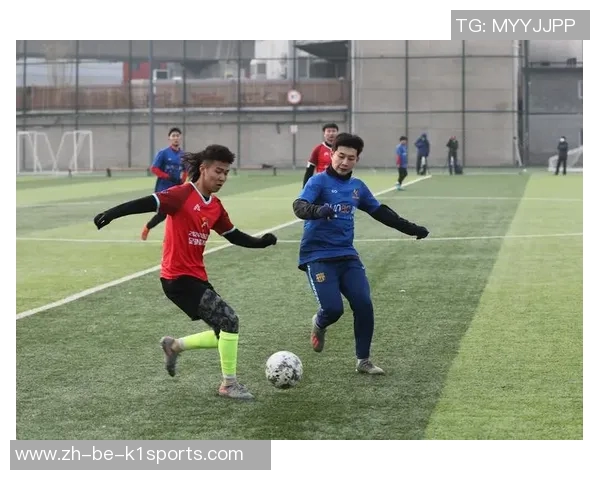 中国足球传奇人物回顾：从巅峰到低谷的心路历程与影响力分析